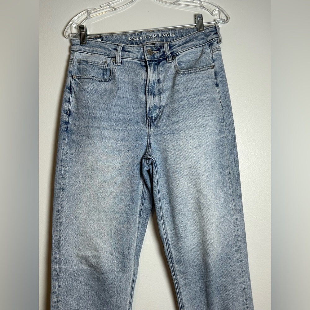 American Eagle Mom Straight Jeans light wash size 6 high rise denim - Picture 3 of 12